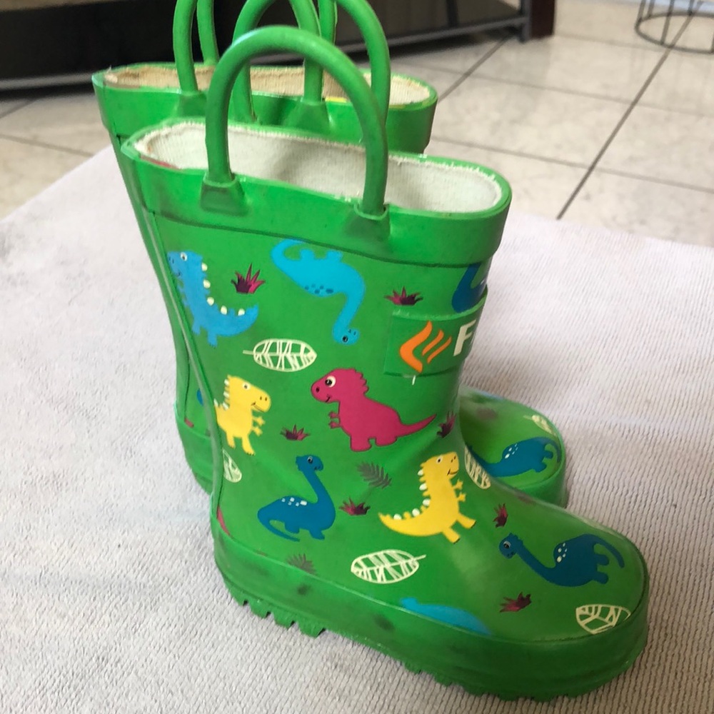 Toddler dinosaur rain boots- used